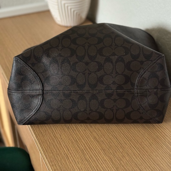 City Tote Bag In Signature Canvas - reversible - Picture 5 of 6